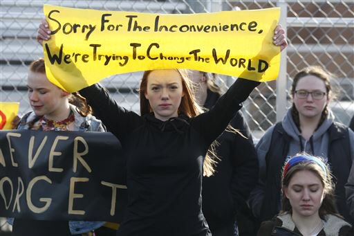 Local students join National School Walkout - young people, we believe in you, now go change the world 🙏🏻🙏🏻#tpsproud #toledoproud  toledoblade.com/local/2018/03/…