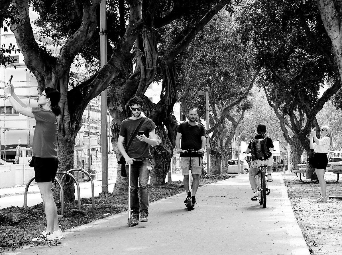 jonnie663's tweet photo. To each their own. Tel Aviv
#streetphotography #streetphoto #Photography #blackandwhitephotography #Israeli #Israel #TelAviv #TLV #blackandwhite #fujifilm #fujifilm_xseries #fuji https://t.co/yWAJ05aYLF