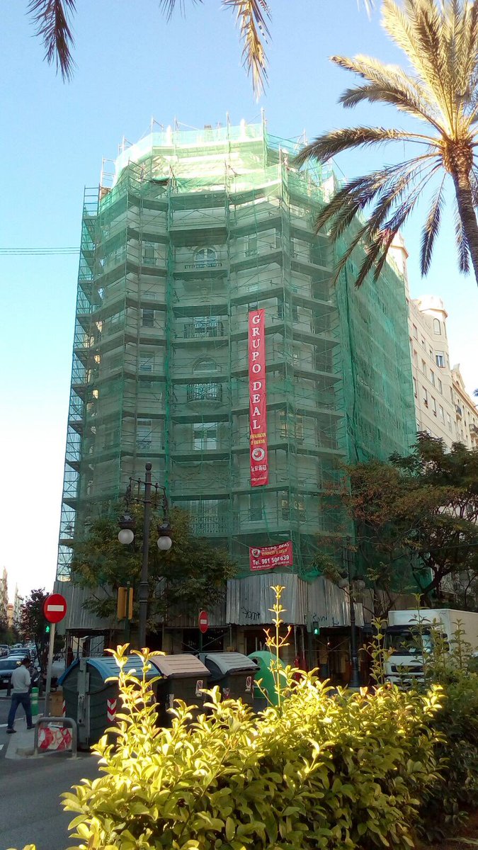 Grupo Deal les desea lo mejor en estas Fallas 2018. Trabajamos para mejorar su calidad de vida #fachadas #cubiertas #pintura #filtraciones #humedades #accesibilidad #impermeabilización #bajantes #colectores #valencia <a href="/CAFValencia/">CAF Valencia-Castellón</a>