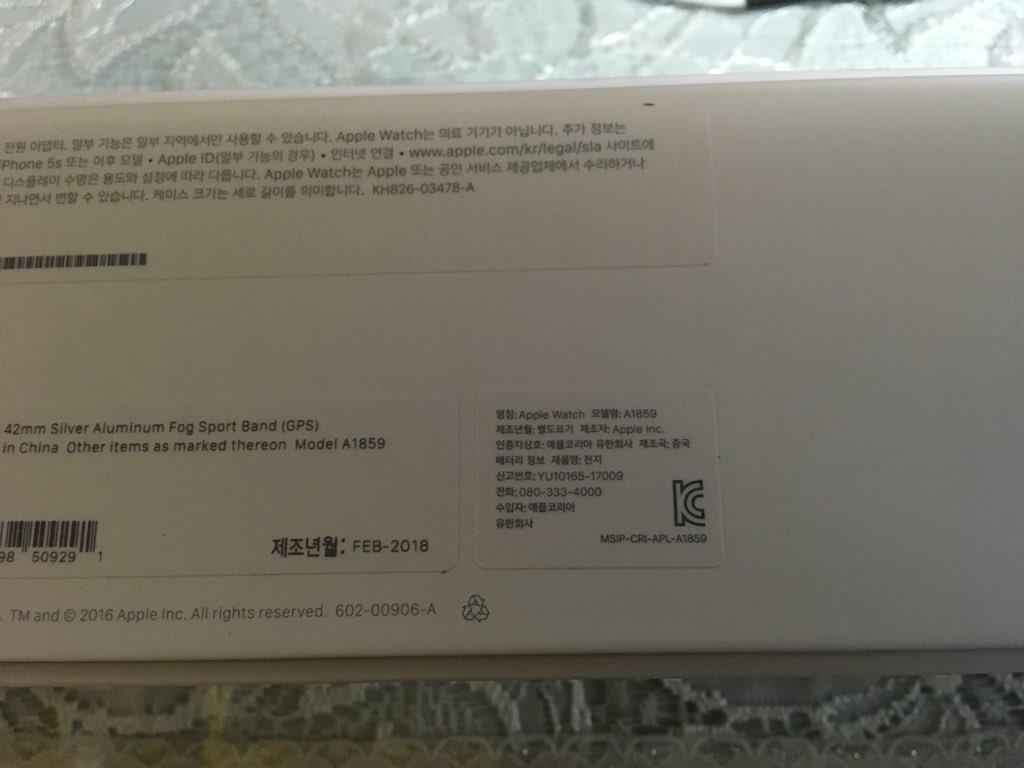 WiseManU's tweet image. “2월 제조된 뜨끈뜨끈한 제품이 왔다!”
“브랜드 온라인 몰 보단 애플샾을 통해 주문을 해 봤다는데 주문에서 배송까지 완벽했고 제품도 맘에 들었다. 애플코리아에게 칭찬을!!”
#Apple #SmartWatch3 #AppleStore #AppleCorea #AppleKorea