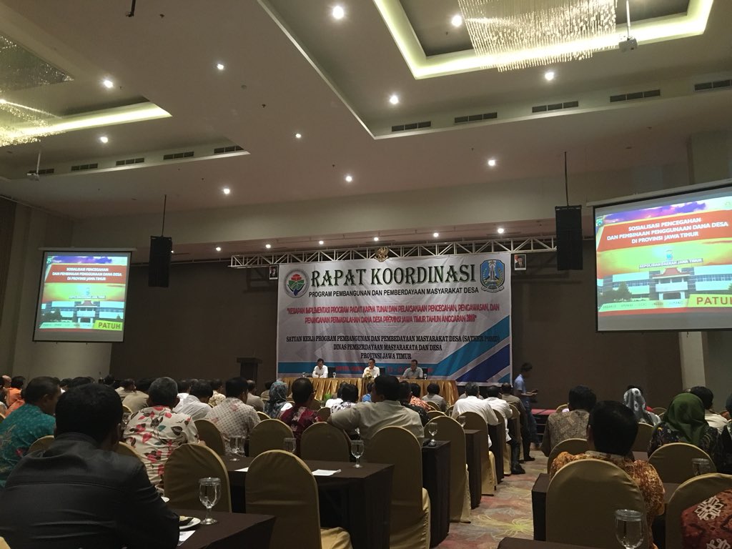 P3MDPamekasan's tweet photo. Rakor Provinsi bersama Kepolisian, Dinas PMD, Camat dan Kepala Desa https://t.co/KQZzgbld2R