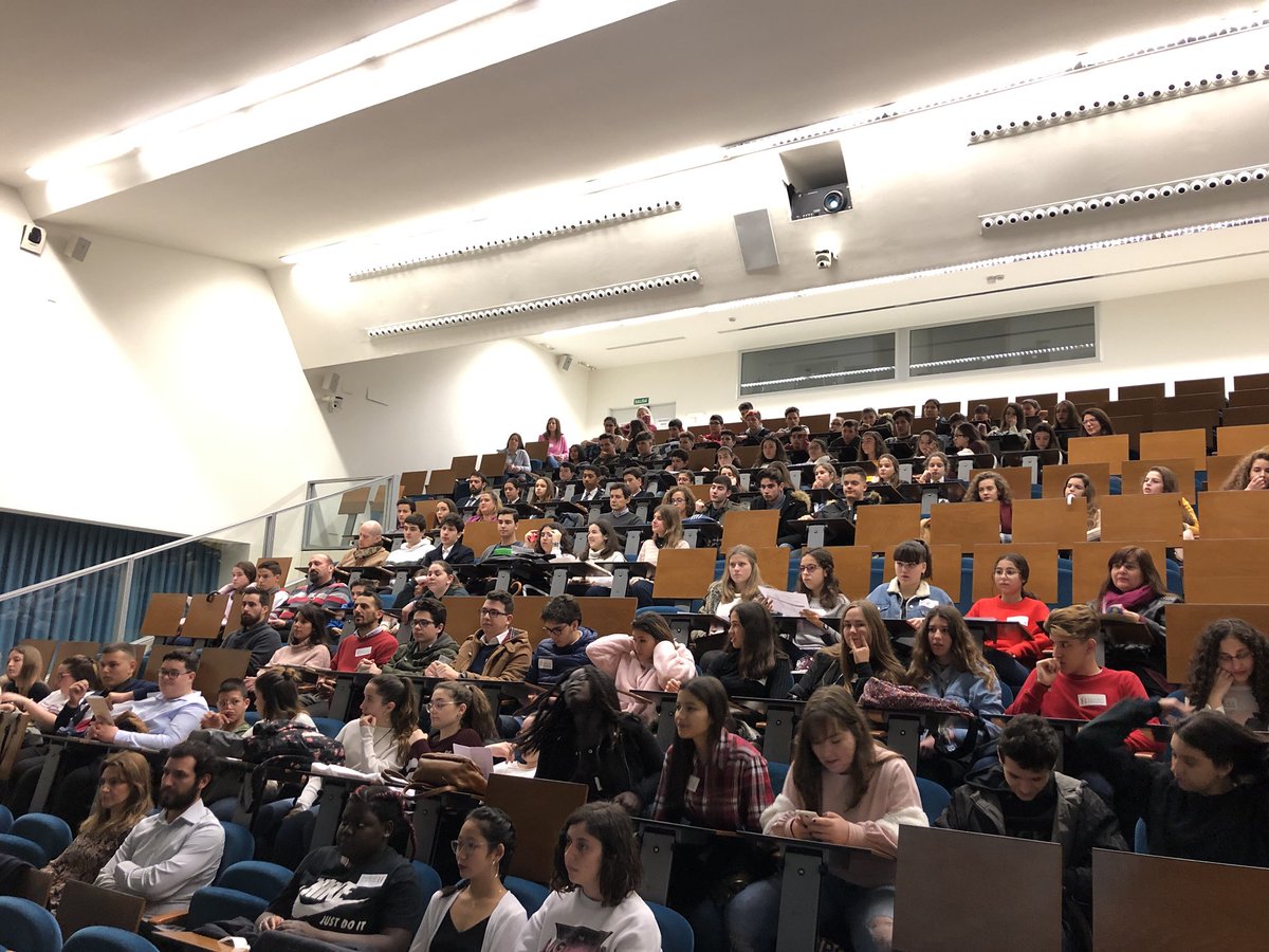 FiestaHistoria's tweet photo. Comenzando el III Congreso Juvenil Fiesta de la Historia. Los estudiantes de secundaria nos cuentan las investigaciones históricas que han realizado en sus centros https://t.co/R5l86NFklf