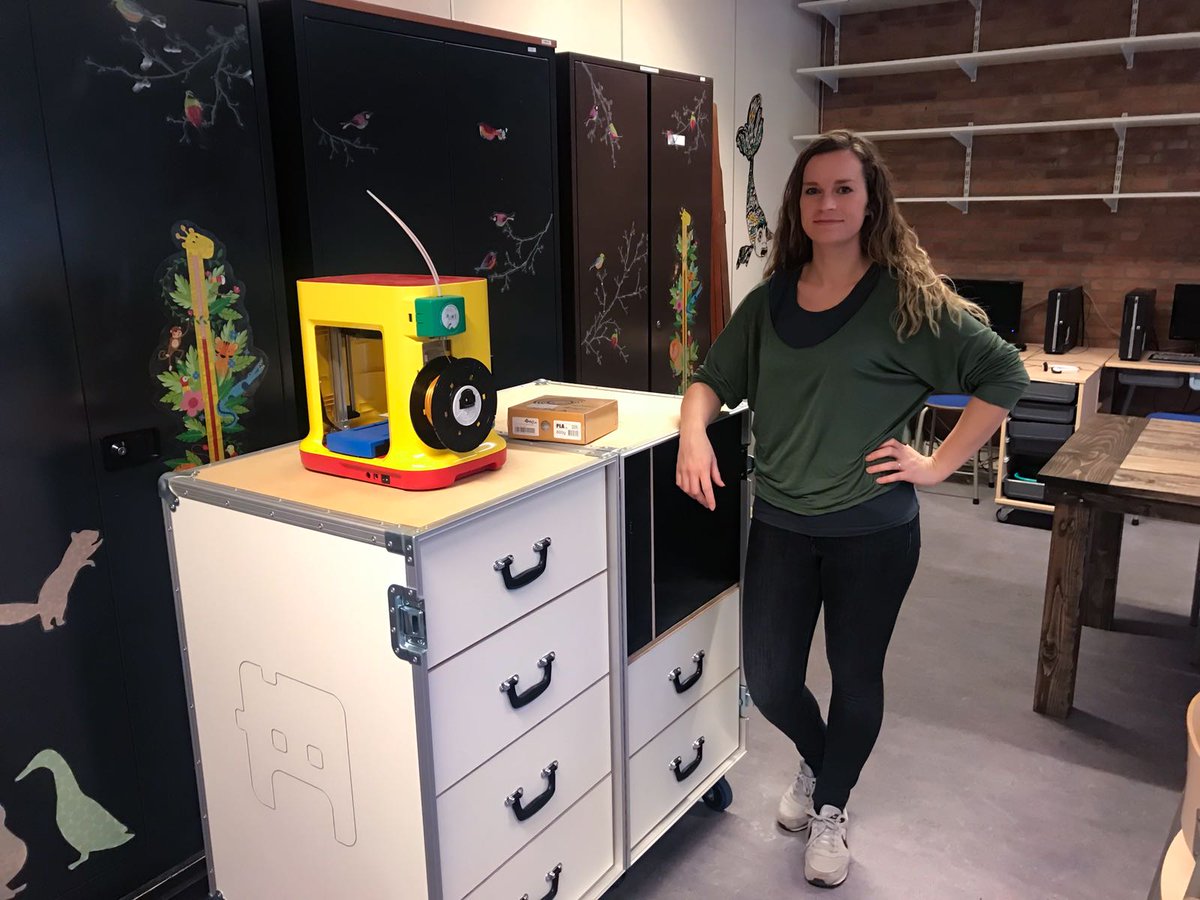 Vandaag ons leenlab afgeleverd bij BS Atlanta in Eindhoven. Zij gaan een week aan de slag met alle materialen  dankzij onze winactie. Wil je weten wat er precies in het leenlab zit en hoe  je er ook gebruik van kunt maken kijk dan hier: techniekbieb.nl/uitleen/