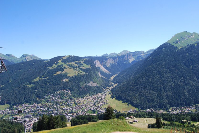 mountainspaces's tweet image. Loved your winter holiday in Morzine? You'll love your #summer #holiday in #Morzine even more. Here's why: goo.gl/uBVsNQ
