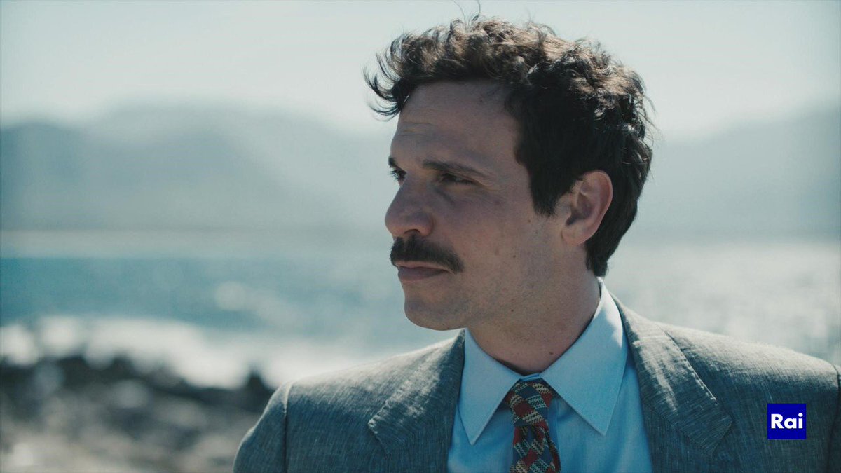 Raiofficialnews's tweet image. Grande esordio per #IlCacciatore su @RaiDue: la prima puntata della serie tv con @francescodaje è stata vista da oltre 2milioni 400mila spettatori (10,3% di share)
#AscoltiTv