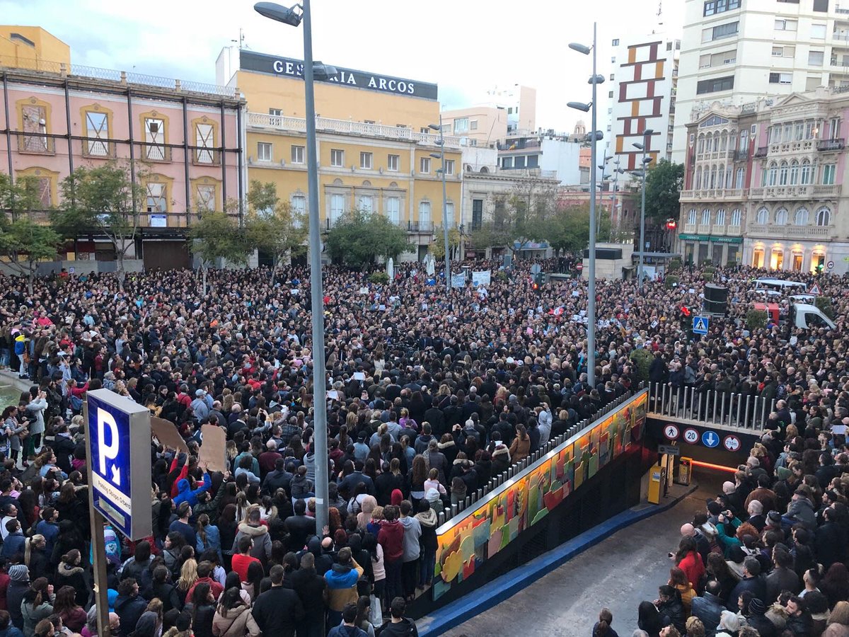 heifredi's tweet photo. Espagne: La salope criminelle invoque la légitime défense.
Elle dit que c’est le petit Gabriel, 8 ans qui l’a agressée en premier et elle a été obligée de le tuer pour se défendre! On aura tout vu.
https://t.co/cupOEutni4 https://t.co/sW8TooybLI