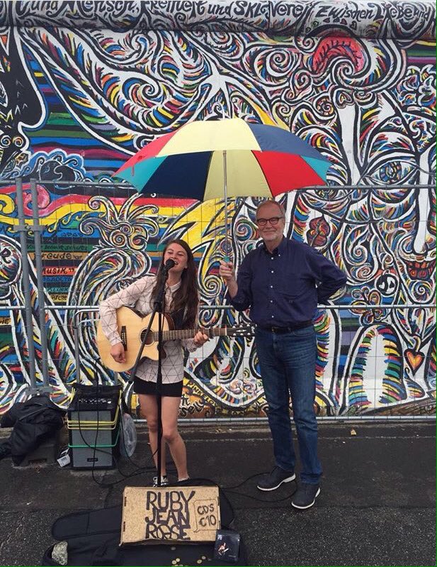 RubyJeanRose's tweet photo. Sometimes you have to play in the rain. Then someone stands over you with an umbrella for two whole songs and your faith in human kindness is restored! #rubyjeanrose #streetart #busker #eastsidegallery https://t.co/trwB1DOw69