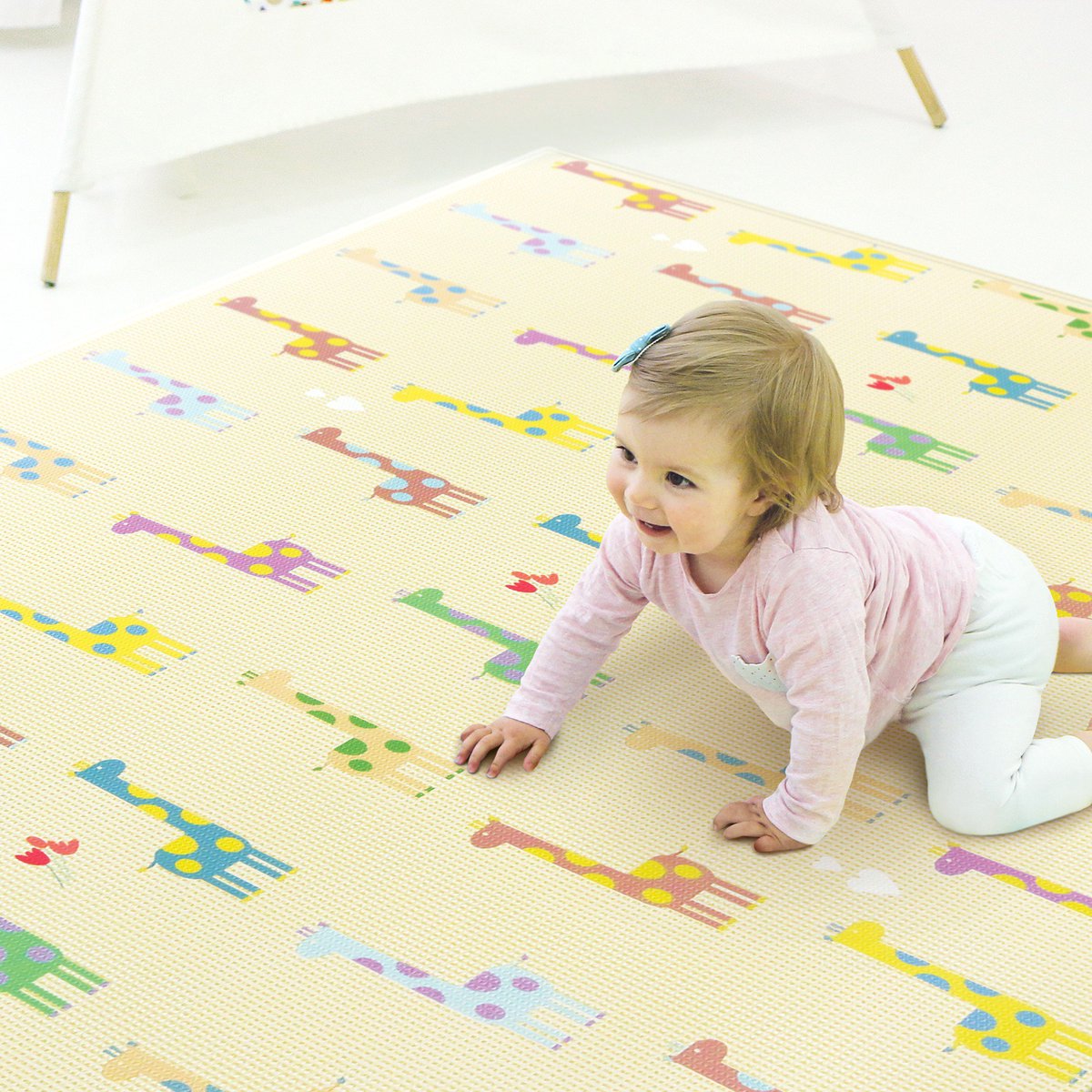 dwinguler_eu's tweet photo. 🤸‍♀️🧡⭐️ First steps on a #playmat!!!
#playground #playmat #kids #funtimes https://t.co/KvF8raqvWR