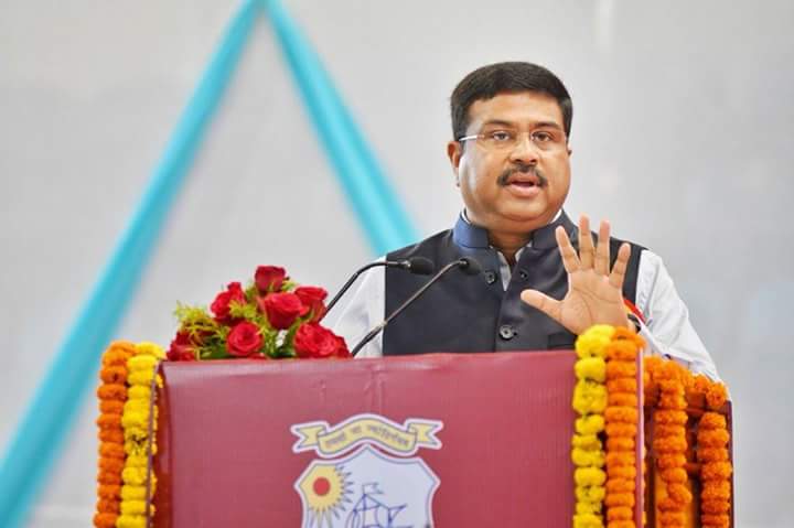 RajeshKTripathy's tweet photo. Skill contributes a major role in a person’s achievement &amp; growth in life. While we have progressed in stimulating our mind, we have forgotten to instill values in the heart &amp; providing skills for the hand.  #SkillQuote of Hon'ble Minister Shri @dpradhanbjp . #NewIndia https://t.co/AnN53Yoe5d