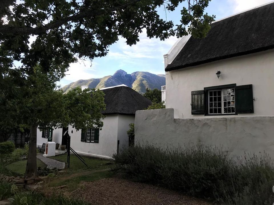 Finding windows to the mountain in the most beautiful town Swellendam. 
#swellendam #overberg #southafrica #discoverswellendam #windowtotheworld #beautiful #nature #historicbuilding #historicaltown #thegoodlife #slowtown #beautifuldestinations #getaway #countrylife