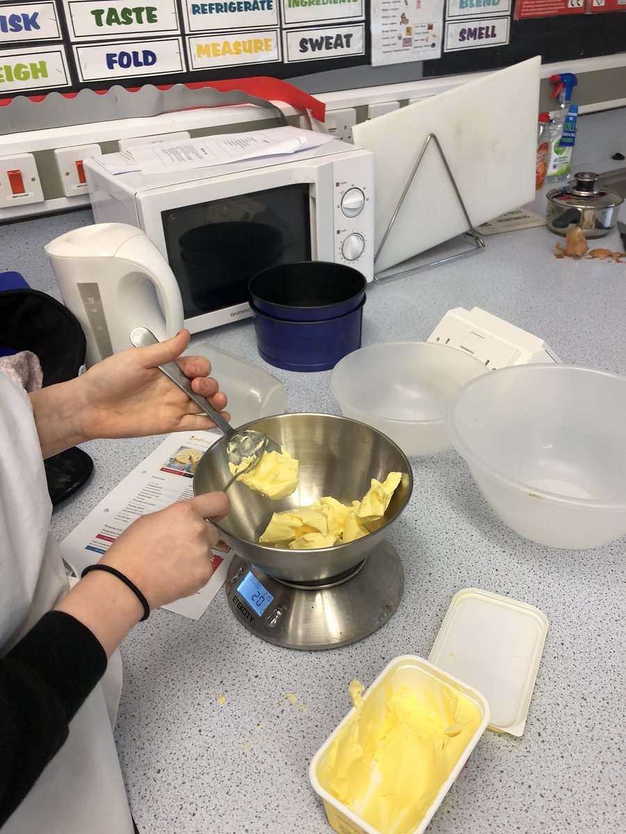 tbap_octavia's tweet image. Yr 10 practising for their Jamie Oliver L1 assessment that is coming up in a couple of weeks #tbap18 #practicetoperfection