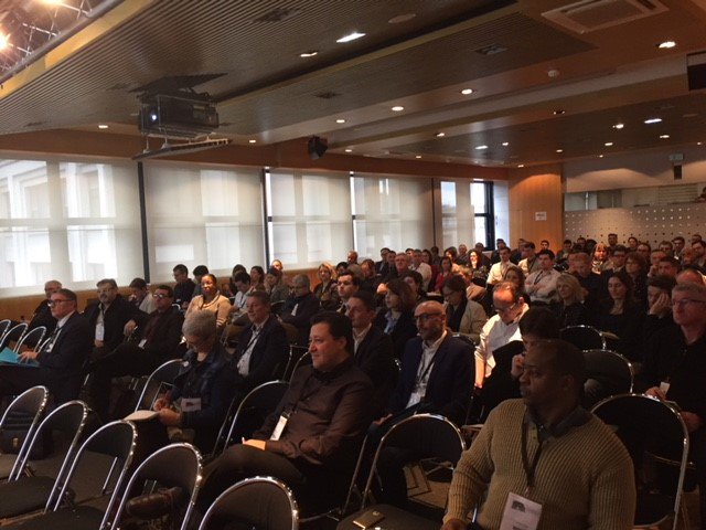 DIMOSoftware's tweet photo. [#FORUMDIMO] Début de la conférence animée par Yves Le Bihan : "Intelligence du cœur, l’indispensable révolution intérieure du dirigeant " https://t.co/iSYUbsgmmv