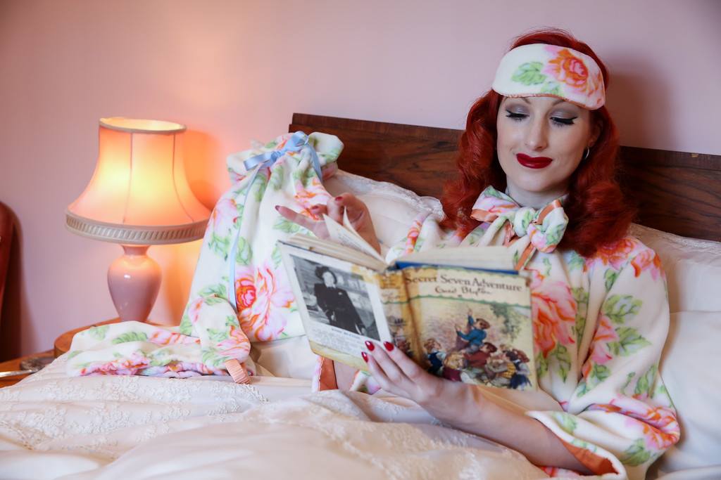 BBLoungewear's tweet photo. Made from the gorgeous floral fleece of our Peach Bettie Collection, this sleep mask is lined with the same fleece to make it oh so soft to sleep in #handmadehour https://t.co/l9XAnsjenm