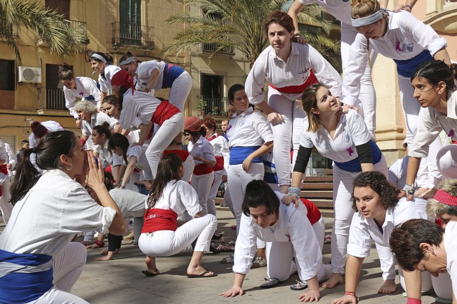 La_Directa's tweet photo. #EXPRESSIONS | Les dones falconeres organitzen la primera trobada no mixta https://t.co/15ivalPqwO L'actuació va tenir lloc el passat cap de setmana a Vilanova i la Geltrú. Ho expliquen @Carol_Ayla i Anna Boix https://t.co/l3maBJPf6L