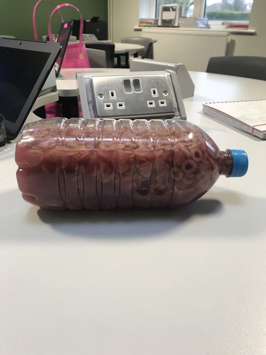 King_Ed_Sport's tweet image. Year 12’s visual for components of blood!! Cheerios - red blood cells, cornflakes - white blood cells and white chocolate buttons - platelets! 🔴🍫 #revisiontool #examprep