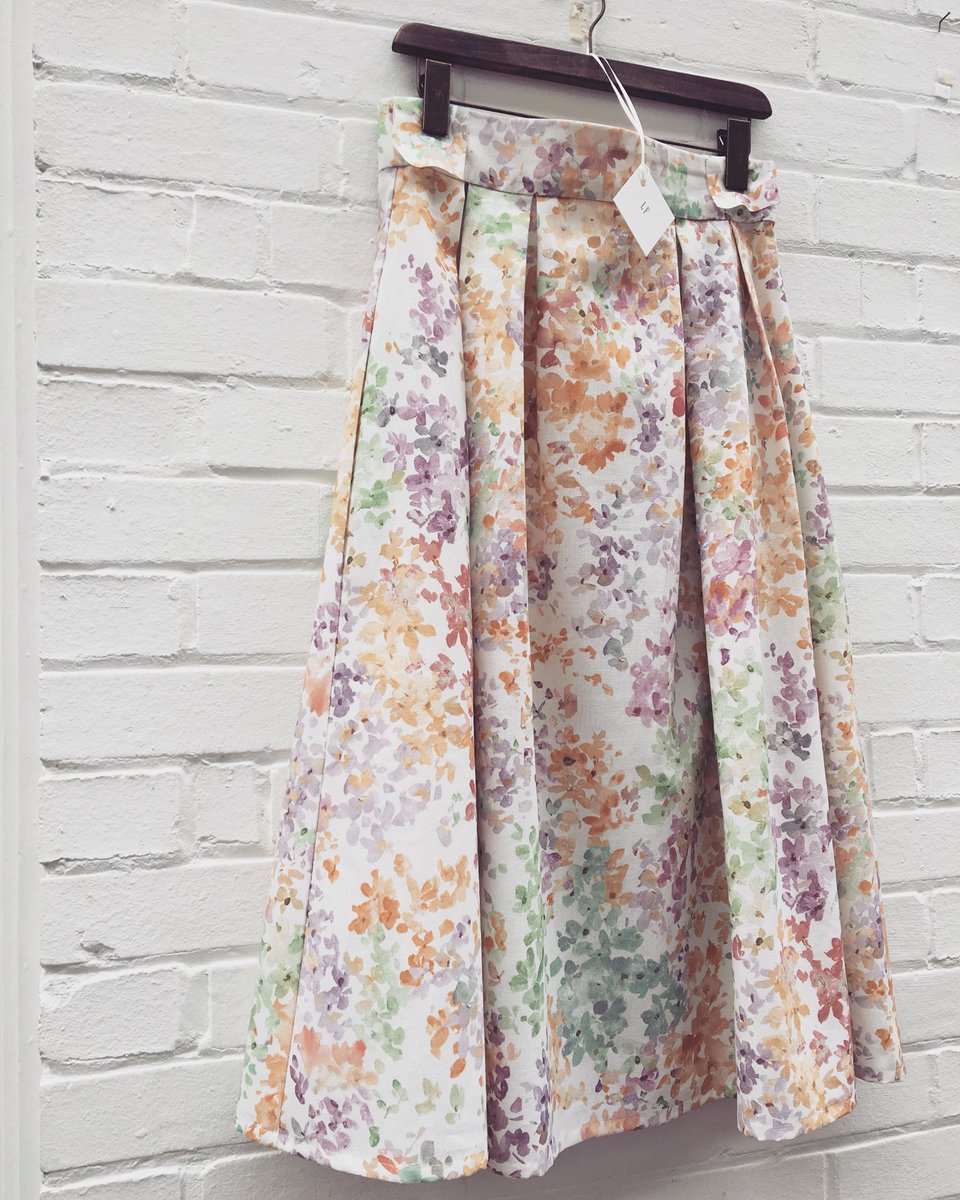 Come On Springtime! We’re ready for you now!🌸🌿

Painterly-floral print linen skirt, half of a 2-piece I made for the beautiful Blease <a href="/jbleasedesign/">Jane Blease</a> 

#spring #colour #flowers #handmade #statementpiece #linen #floral #print #pleats #create #madetomeasure