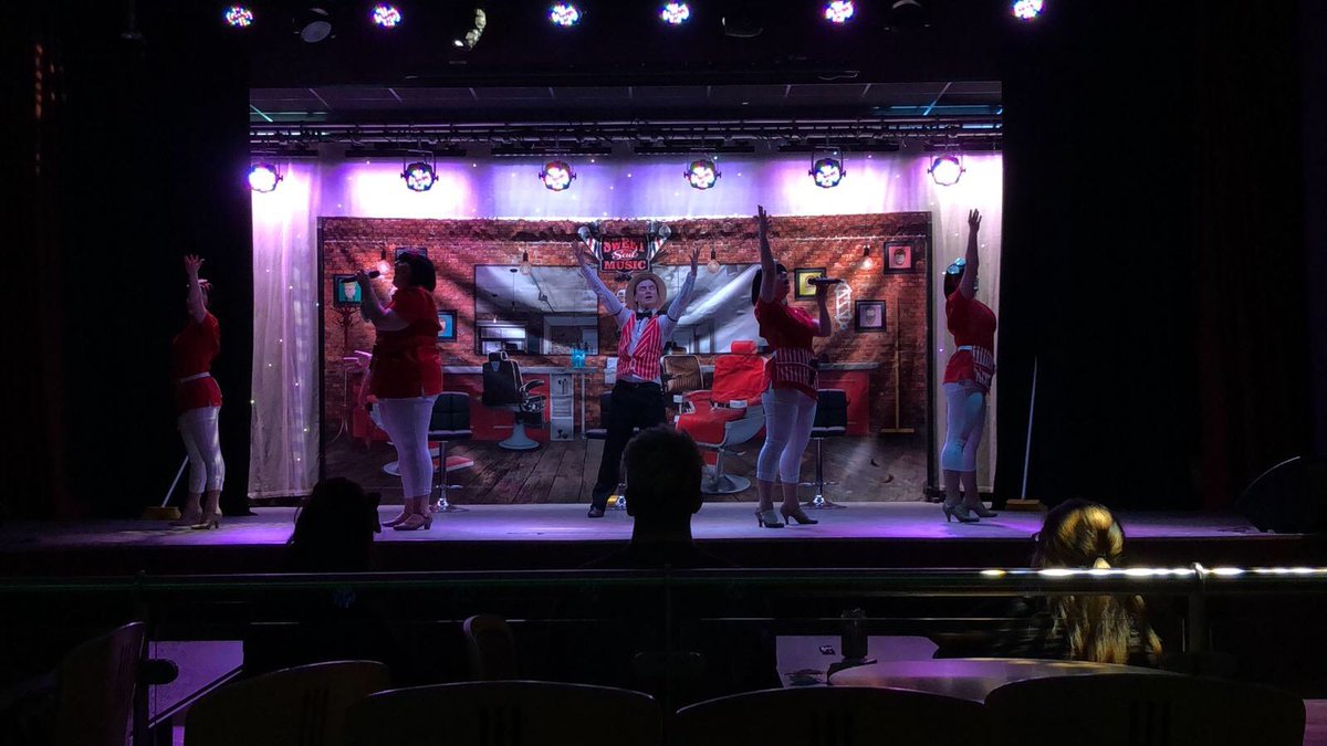 Holroxs's tweet photo. Absolutely loved performing Glamrock and Sweet soul this week 🤘🏻👩🏼🎤🎵 #caister #welcometoglamrock #sweetsoulmusic #funstarsgolive https://t.co/MBIr3nTYgi