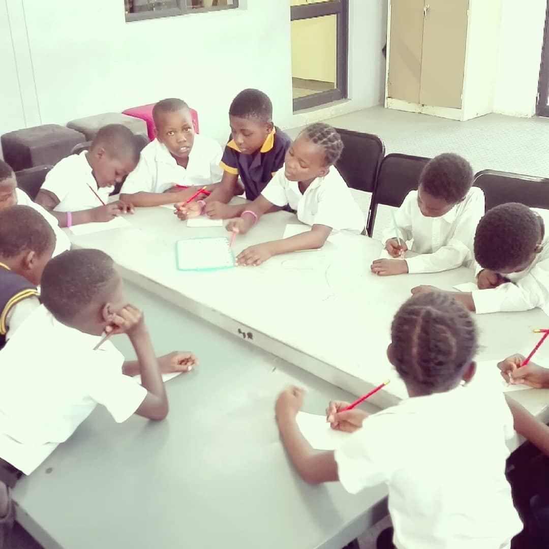 Floyd_1995's tweet photo. #wonderfilledlearning #WorldMathsWeek @GwfOnline with the grade 4s from Ifalethu primary school @HazyviewDLC https://t.co/dvc6NRHYVL