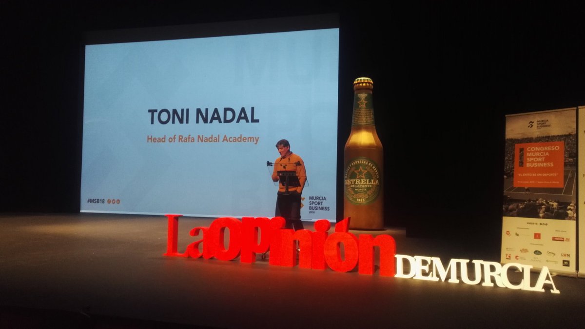 SportBiz_World's tweet photo. "Hay que trabajar más. Las cosas son más simples de lo que parecen. Si tu rendimiento es bajo no busques excusas y problemas donde no los hay". Toni Nadal. #MSB18 https://t.co/kt4NtUCXfb