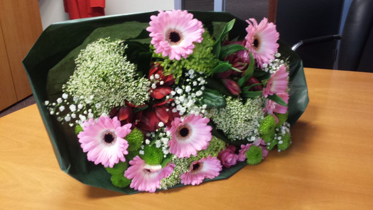 OllandN's tweet photo. Dank aan Huurders Vereniging Rheden voor de mooie bloemen, woorden en samenwerking! Jullie staan voor jullie mensen, prachtig! https://t.co/Nx4EcoJjMR