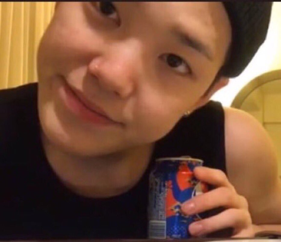 lyxsunshine's tweet photo. explanations about untact everywhere bitch as long as its not a tour announcement its fine https://t.co/NPcFxun11k