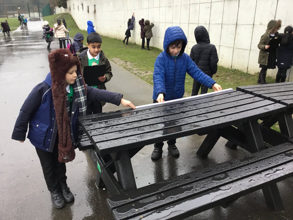 Y3Roundhay's tweet photo. The weather didn’t stop Year 3 from finding the perimeter of outside shapes today 🌨📏 https://t.co/wjzGsmaueU