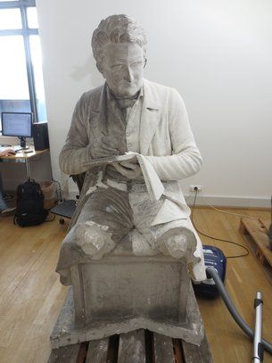 pookiepnl's tweet photo. Rensning af gips er ikke for børn! Læs om @smkconservators 's arbejde med at rense et skulpturportræt af maleren C.W. Eckersberg https://t.co/Amg2sDZYRO 
#konserveringensdag 
#askaconservator 
#dayofconservation https://t.co/3Wbjzg6JeP