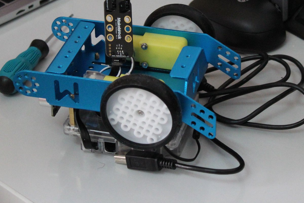InfoECDubai's tweet image. This week, some Year 7 students had the chance to participate in STEM classes.
They had the opportunity to program the mBot Robot using developed software! #stemclasses #programming #robots #englishcollege_dubai 🙌