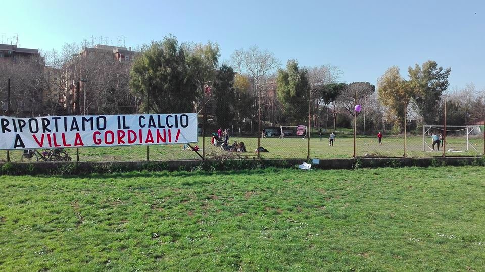 Il post dei ragazz* dell'ASD #VillaGordiani in merito alle notizie sullo smantellamento del campo di calcio (in una generale “riqualificazione” del parco stesso...) facebook.com/story.php?stor…

Le risposte un filino arroganti di <a href="/dario_pulcini/">Dario Pulcini</a>, assessore #M5s al Municipio V di #Roma
