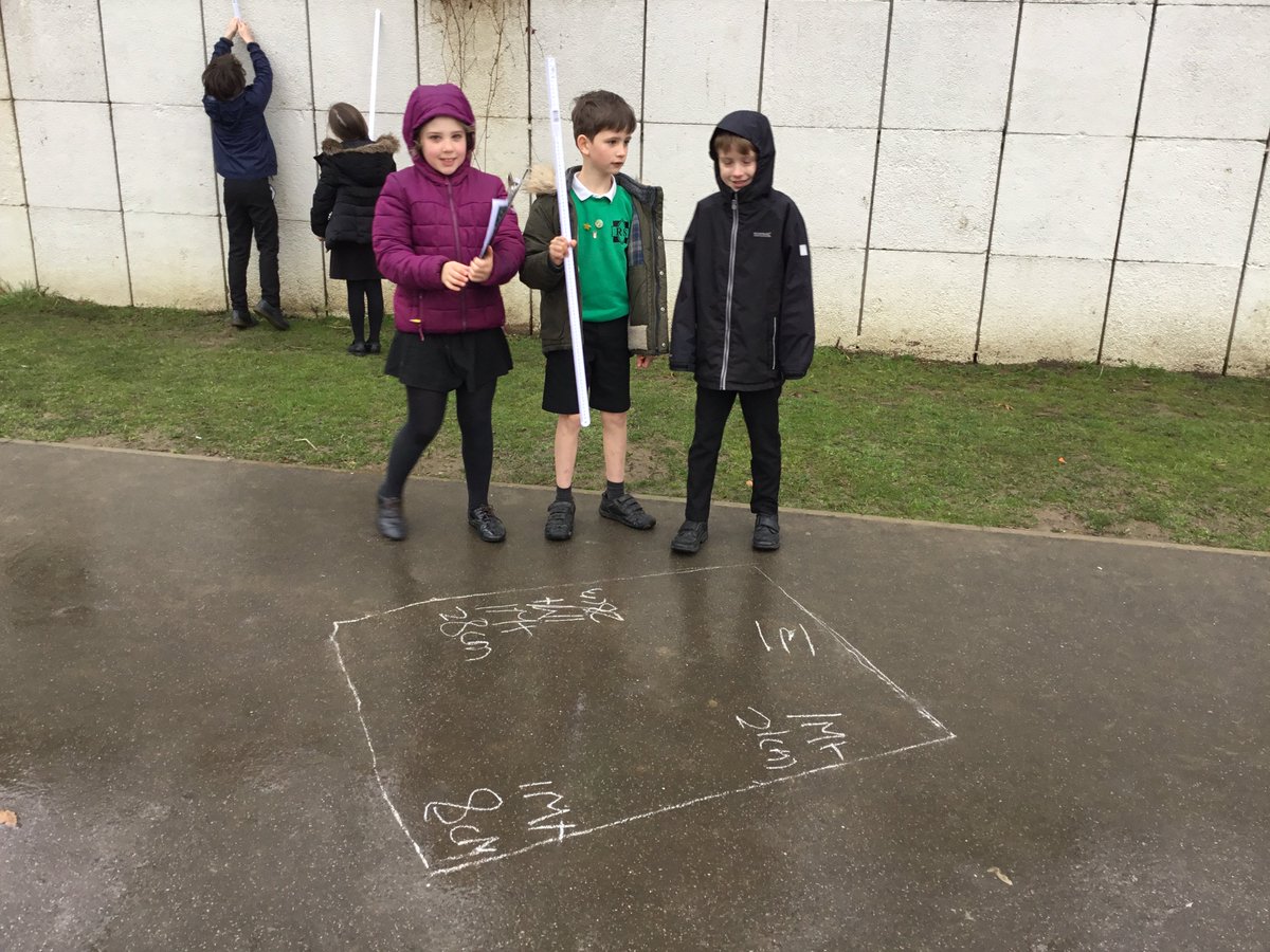 Y3Roundhay's tweet photo. The weather didn’t stop Year 3 from finding the perimeter of outside shapes today 🌨📏 https://t.co/bUDtyf6Afm
