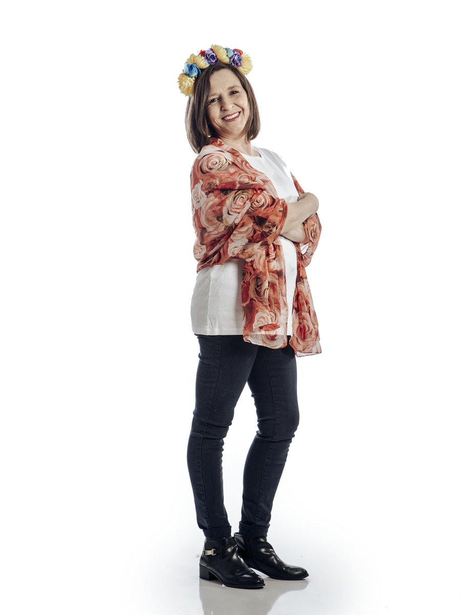 VPfalla's tweet photo. NURIA RIBES: Més coneguda com a presidenta.  Des de vendre banderetes amb els xiquets fins a encarregar-se dels rams de l’ofrena i dels tickets dels dies de falles, passant per participar en playbacks i festes diverses, Nuria no se’n perd ni una.
#Juntsanemméslluny https://t.co/XfVUMCjy6j