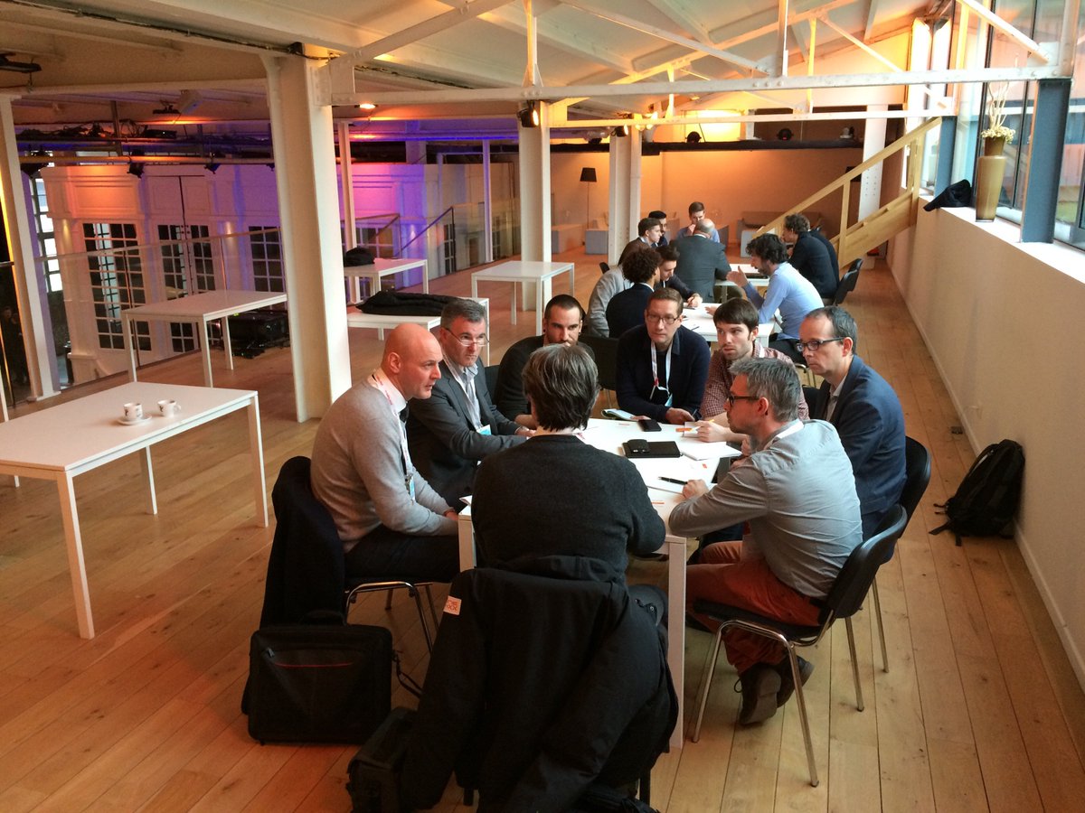 DXCbelgium's tweet photo. Demo and speed-dating time: Each start-up is present at its booth. Via a rotation system, the people from DXC &amp; @DepartementMOW can get to know the start-up. #TSD18 https://t.co/QyuO4wyg39