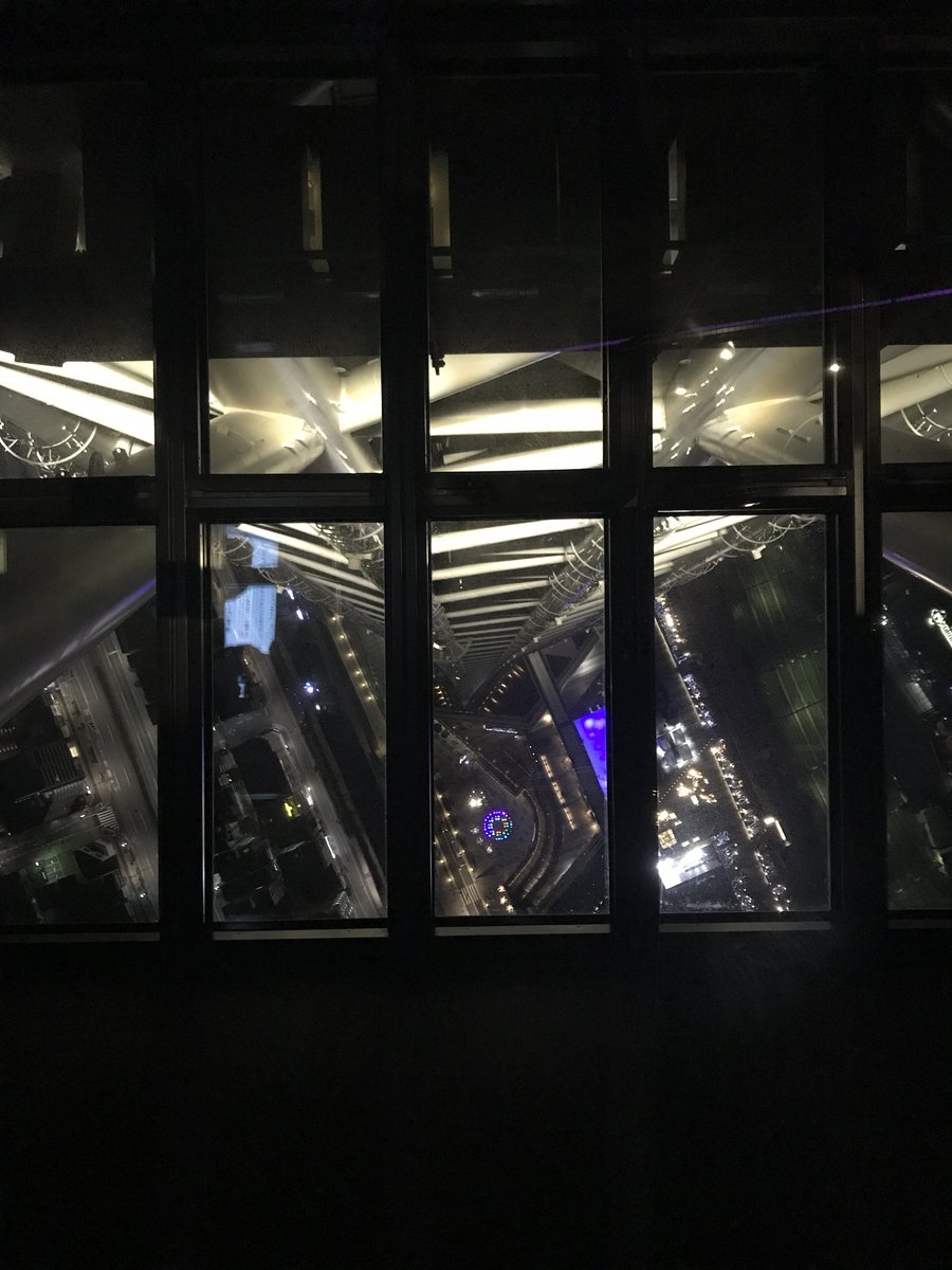 久津間 大輔 Pa Twitter スカイツリー展望台からの夜景 やはり綺麗 ガラス床は昼間の方が怖さがあるかも これからさらに高い450mの展望回廊へ スカイツリー 展望台 夜景 絶景 綺麗 ガラス床 夜は あまり 怖くない