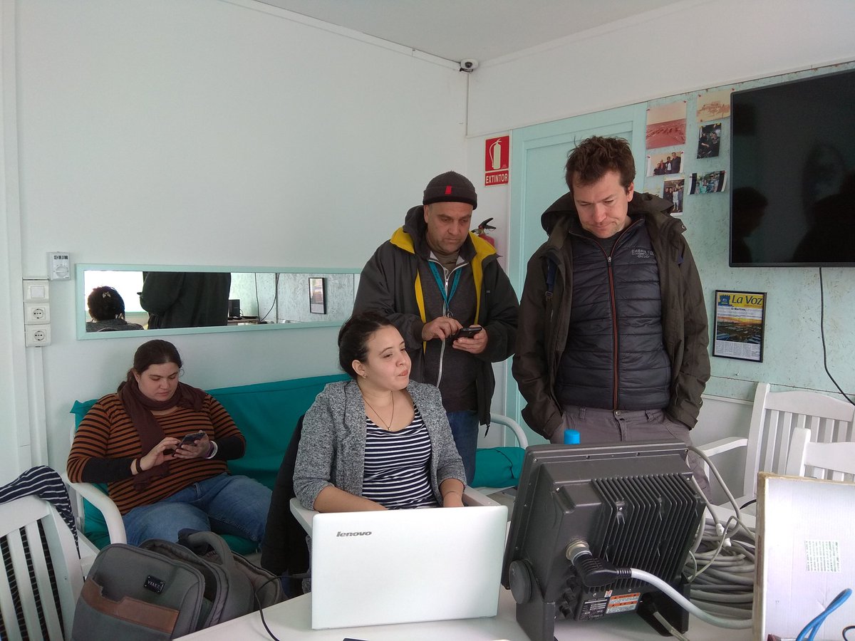 BenCasas's tweet photo. Hoy vuelve a haber bastante mar de fondo en la playa de Castelldefels #MUSAFELS, por lo que tenemos que limitar nuestros trabajos en el mar... No obstante es un día perfecto para medir olas con el radar :-) https://t.co/1U3ewocyUI