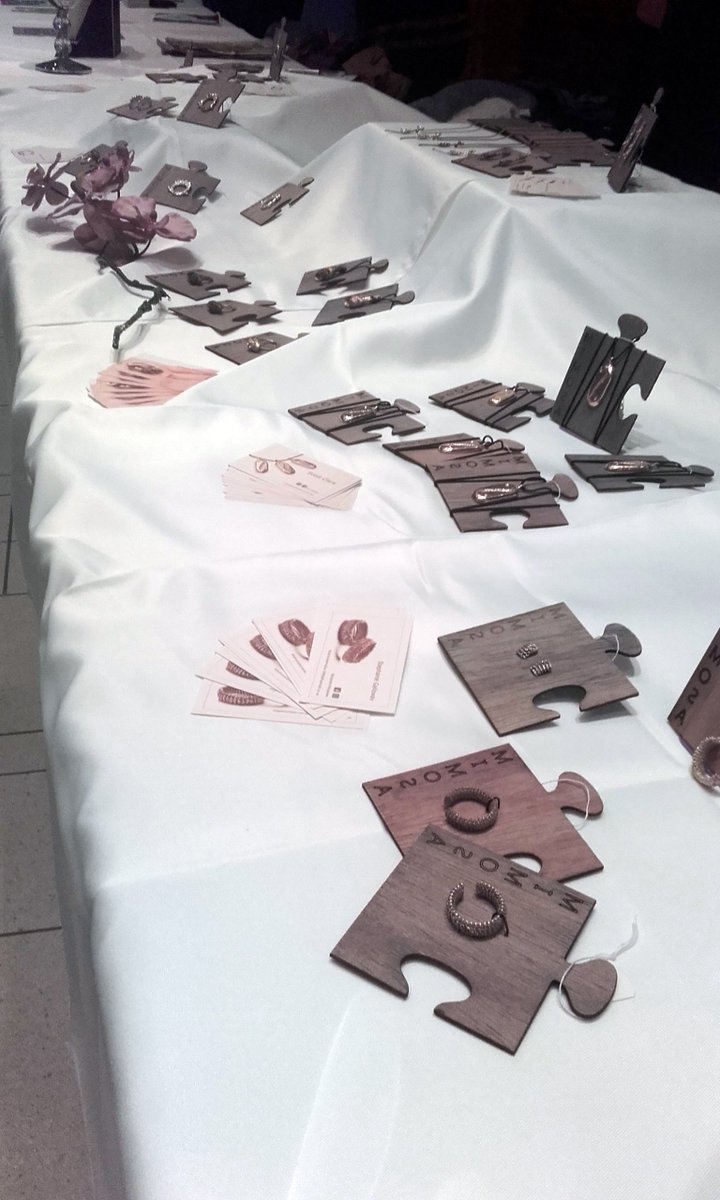 ChrisDukeDesign's tweet image. Thank you to all the people who visited #DUSA for #mimosajewellerygroup to help us celebrate #InternationalWomensDay selling project.  The whole experience and your lovely feedback is invaluable to us as undergraduates. #IWD18 #Jewellerysale #PressforProgress