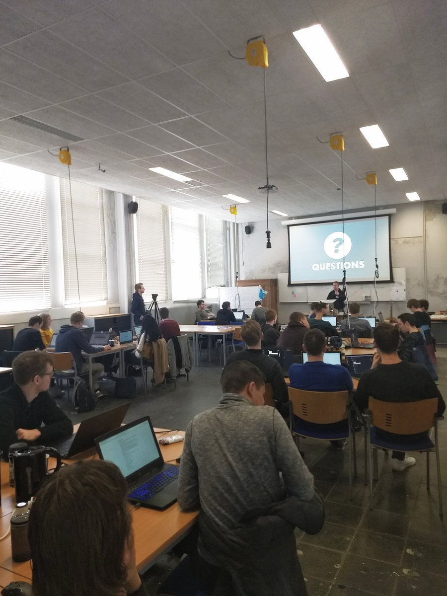HZICT's tweet photo. Eerstejaars #HBOICT studenten volgen een #Laravel #TDD gastles van @Marske1984 namens You Are Digital https://t.co/85elO7vwHN