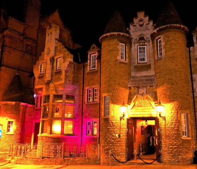 FMSYevents's tweet photo. Who loves the venue for the Modern Masquerade event?! #ModernMasquerade #UnMaskTheFuture #StudentFashionEvent #FashionMarketing https://t.co/9SF1wX64wL