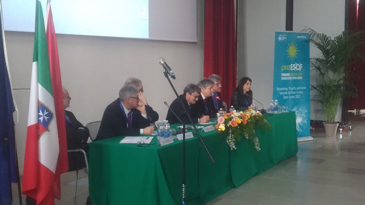 Sissaschool's tweet photo. "Science to break the barriers". Stefano Ruffo at the round table on high education and scientific networks during the first TESI meeting. Towards #ESOF2020. #proESOF #Trieste https://t.co/6CzV62GrV8