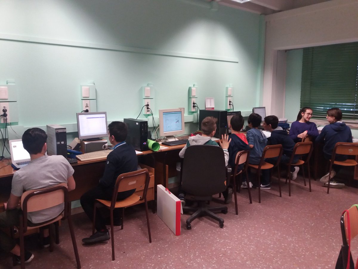 marchese64's tweet photo. Pronti a scrivere un menù settimanale della mensa. Ce n'è per tutti i gusti !😊#2F #competenze # compito di realtà @dantealighto https://t.co/hcZY5CfRiI