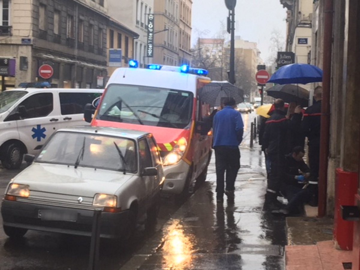 lyonmag's tweet photo. Lyon : un nouveau piéton renversé cours Vitton https://t.co/RYOsZ6fnhd #Lyon https://t.co/30NorP6N7n