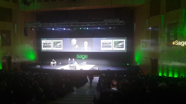 sortegamuga's tweet photo. "Cuando generas ideas nuevas, te comes a la competencia" @JesusCalleja en #SageSessions https://t.co/UUkt7T3Q4e https://t.co/1dzyX8ys9f
