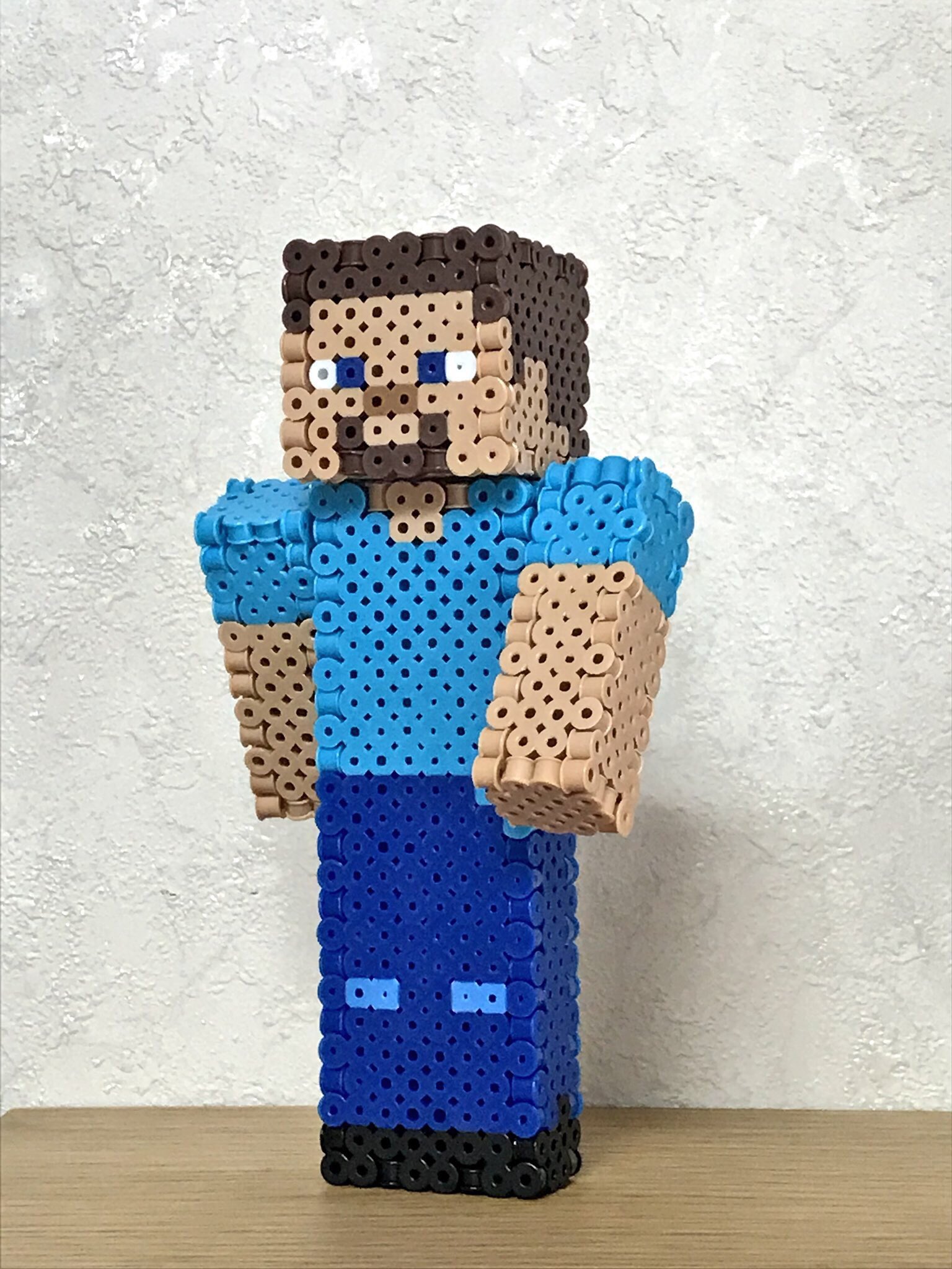 Sappoi さっぽい 立体アイロンビーズ 木材ブロック マインクラフトのスティーブをアイロンビーズで作ってみました 首の部分と腕の部分が動かせます ベットにも寝かせてみました 中々の仕上がりで満足しております アイロンビーズ パーラービーズ