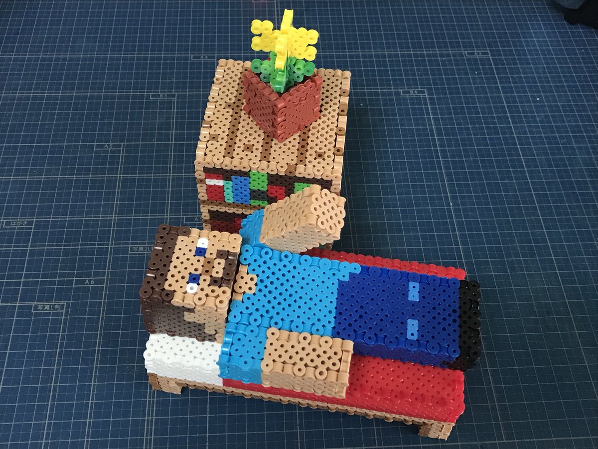 Sappoi さっぽい 立体アイロンビーズ マインクラフトのスティーブをアイロンビーズで作ってみました 首の部分と腕の部分が動かせます ベットにも寝かせてみました 中々の仕上がりで満足しております アイロンビーズ パーラービーズ Minecraft