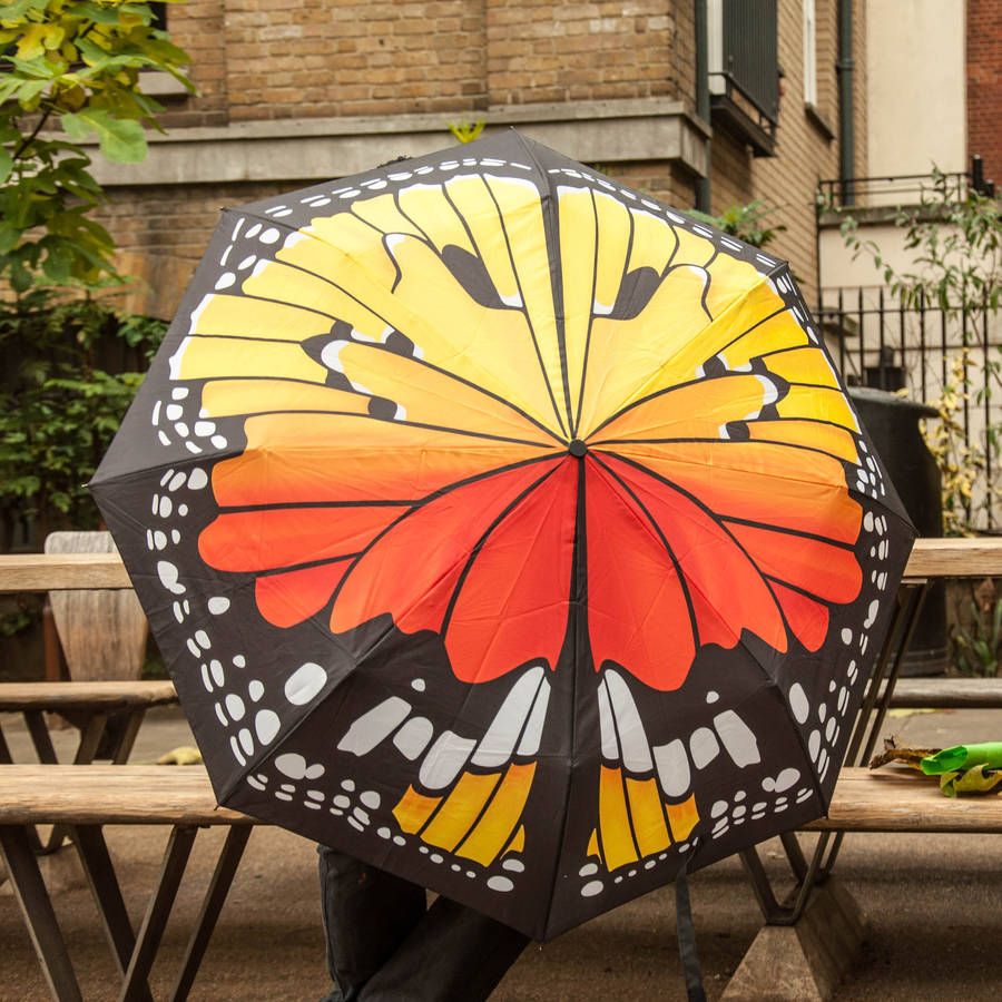 Don't let the Spring showers get you down, brighten up the day with this fantastic Butterfly umbrella!

Wind proof, tough and designed to fold down for convenience, the Butterfly Umbrella is practical as well as pretty.

buff.ly/2Gug73z

#rain #umbrella #gifts