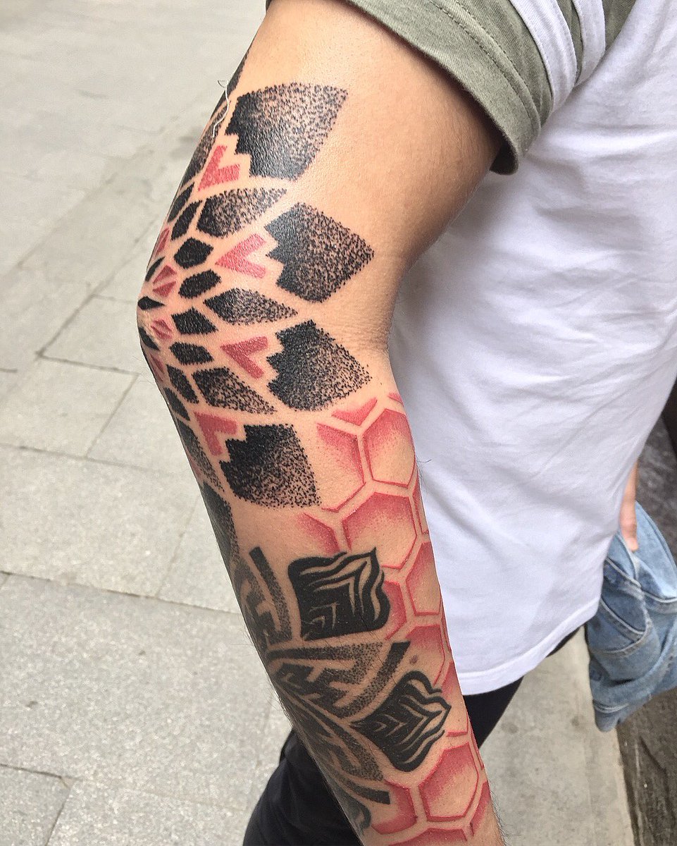 Miguel Vanacore On Twitter Mandala En El Codo Y Panel Para David Mandala On The Elbow And Bee Panel In Red Thx David Mandalatattoo Dotworktattoo Blackworktattoo Barcelonatattoo Tatuajebarcelona Puntillismotattoo Puntillismo Tatuajemandala