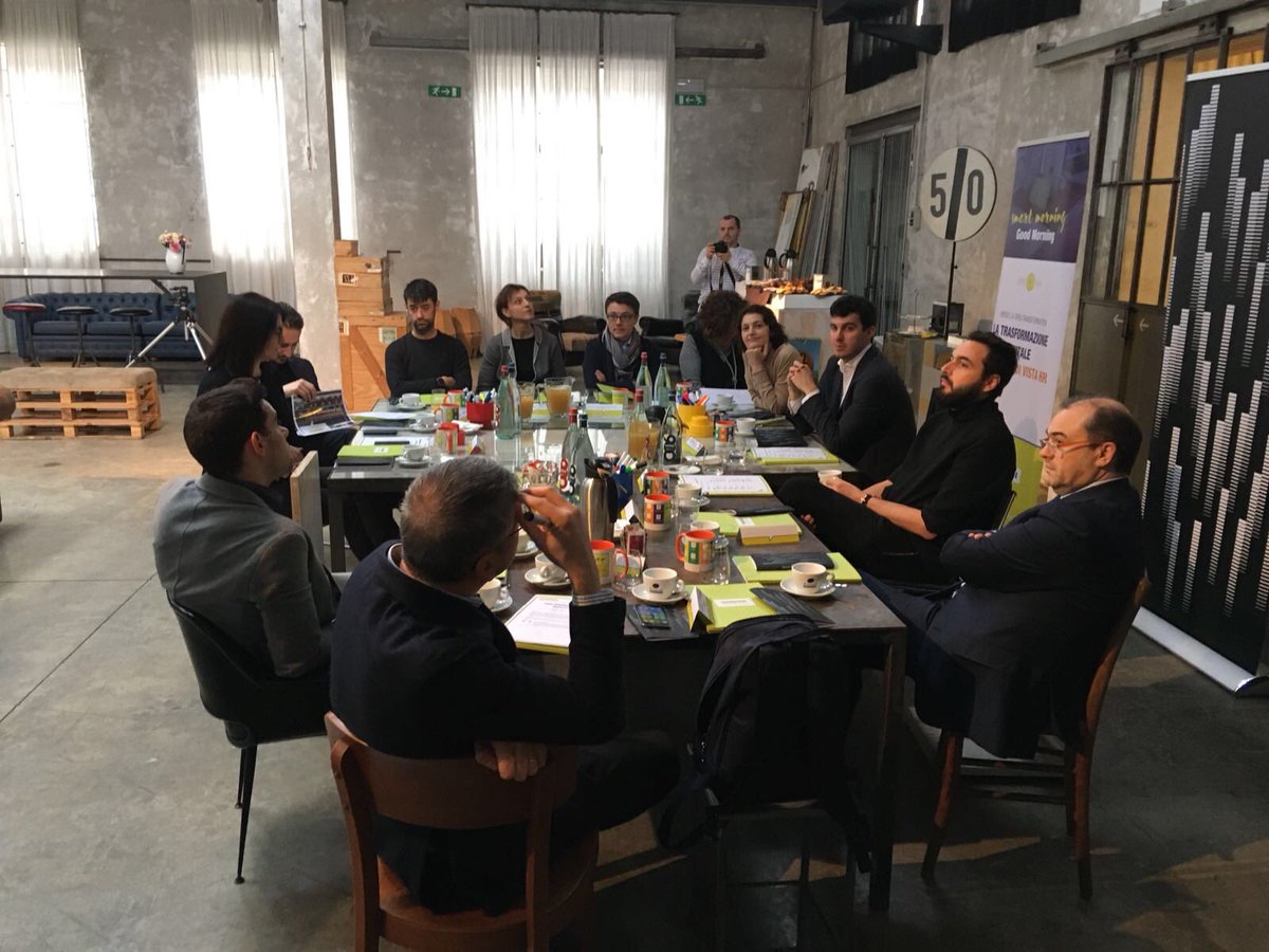 SmartiveCo's tweet photo. E mentre a Milano si parla di #professionifuturo a Padova oggi uno #smartmorning per creare connessioni tra startup e aziende! con #ccelera cosa ciascuno può imparare dall’altro? https://t.co/uPRoIsTPQz