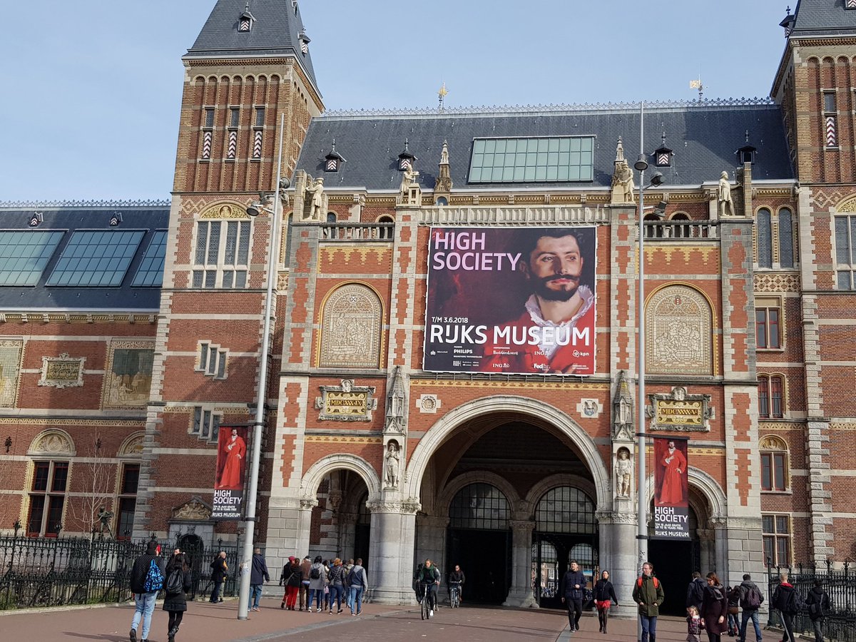 Die Baudet weet zijn affiches overal aan de gevel te krijgen. Mooie happening #olympia in toplokatie over betekenis van werk!