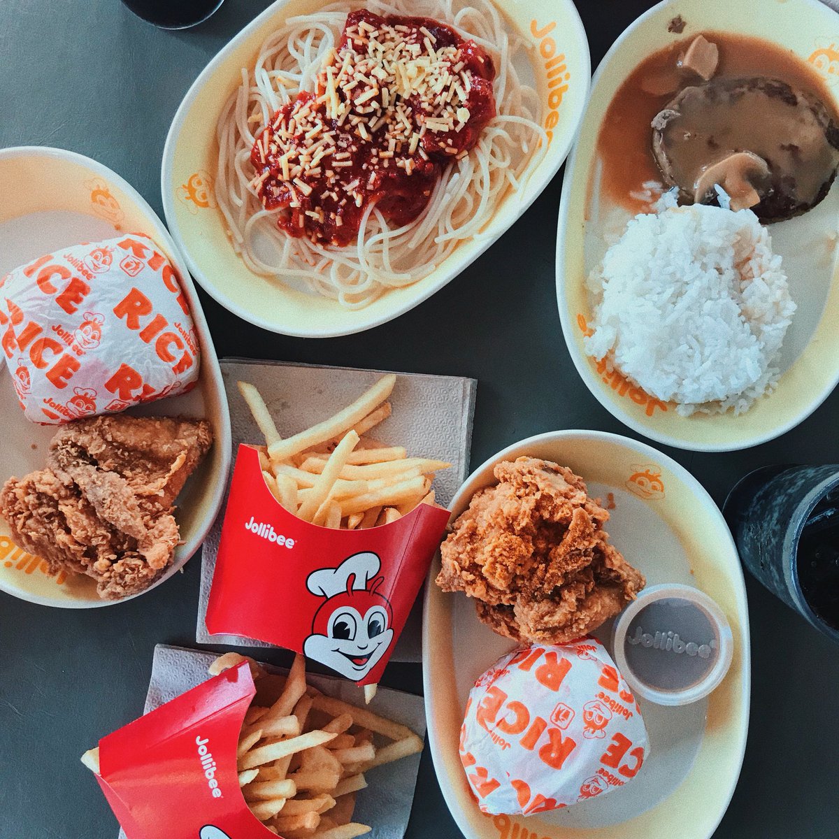 omybianca's tweet photo. ang purpose ng tweet na to ay ang mag crave tayong lahat https://t.co/rwdFuqQe9V