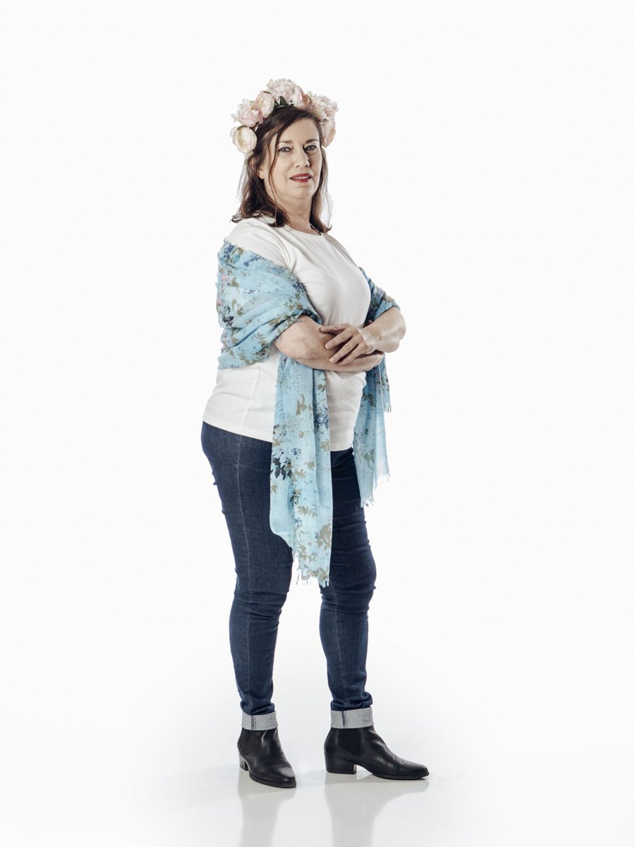 VPfalla's tweet photo. NEUS MICÓ: També coneguda com la Simona. Infermera, estima tant la nostra festa, que no dubta a vindre a assajar sense dormir si fa falta. Preara totes les carambes dels Premis Miss i Míster Sens dubte, una part fonamental de la nostra falla. 
#Juntsanemméslluny https://t.co/D5drvsgUme