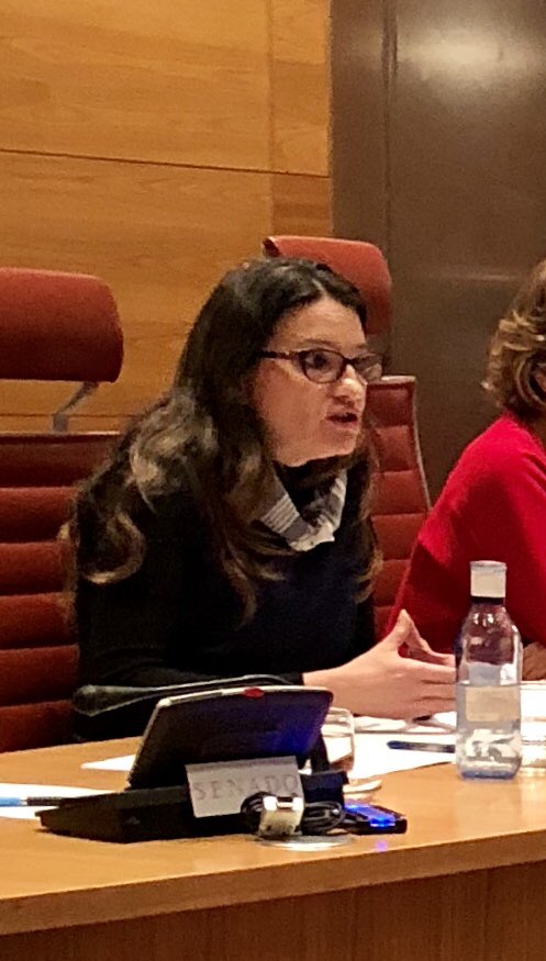 martatorrado's tweet photo. Mónica Oltra perdiendo los papeles en la comisión de financiación de Compromis ; ahora dice que no conocía el informe del TC cuando era la Sindica y portavoz de su partido #LasOltrasCuentas @PPSenado @ppcv @PP_VAL https://t.co/ulMAhq5Xes